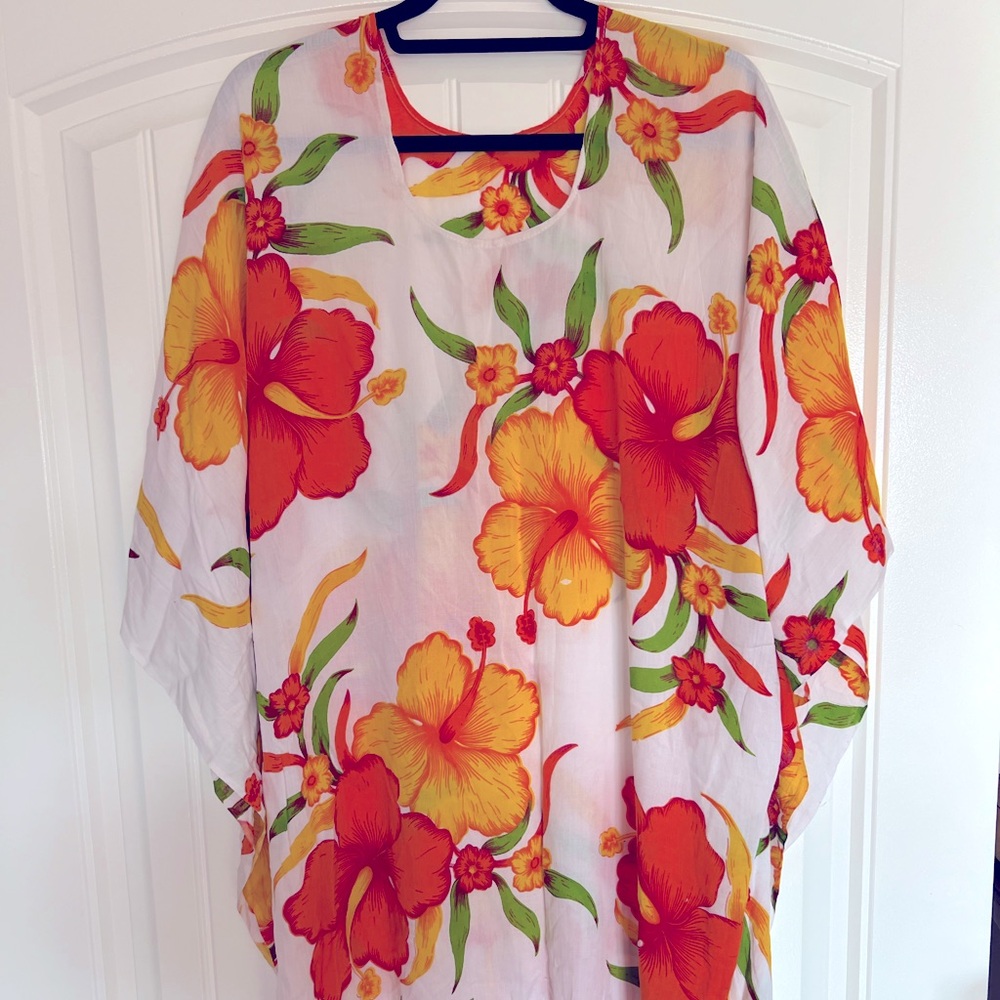 No label never used beachy dress over bathing suit style cover up